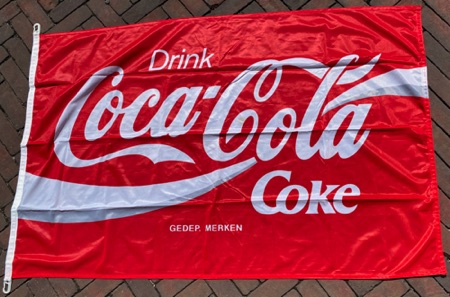 8812-3 € 10,00 coca cola vlag drink 90x140.jpeg